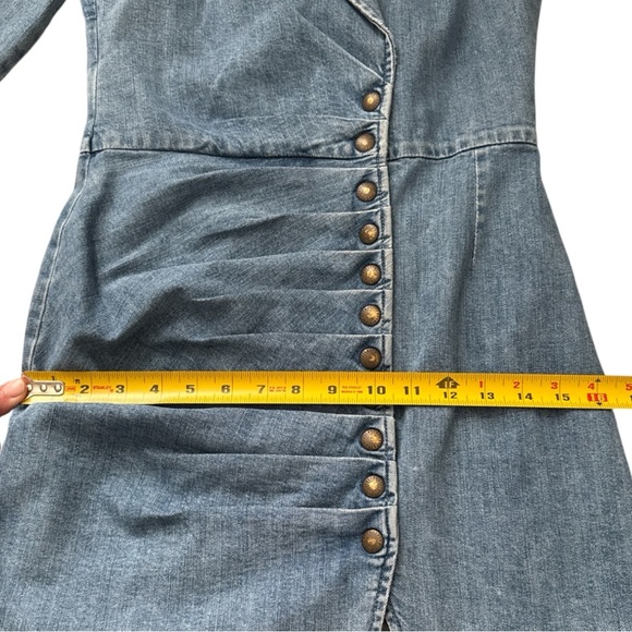 Retrofête Willa Ruched Denim Mini Dress Light Wash Snap Front Luxe - Medium - Picture 10 of 12